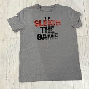 Under Armour heatgear loose Gray T-Shirt with Red and Black Design